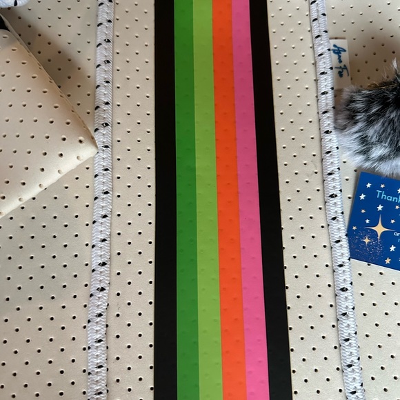 Visit the Azure Beach Bags for Women | Large Neoprene Multipurpose - Picture 5 of 8